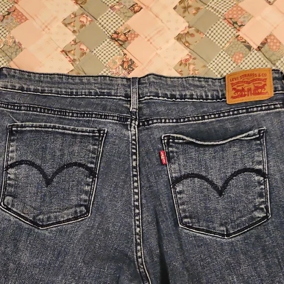 Levi 711 Skinny- 33 with Frayed cuff - Picture 4 of 11